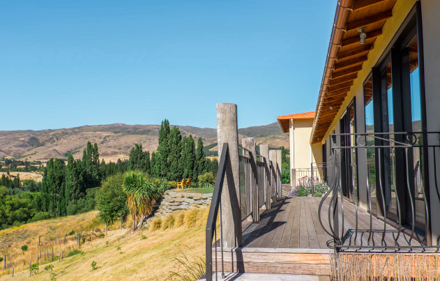 Bannockburn House Accommodation Cromwell - Main House Deck